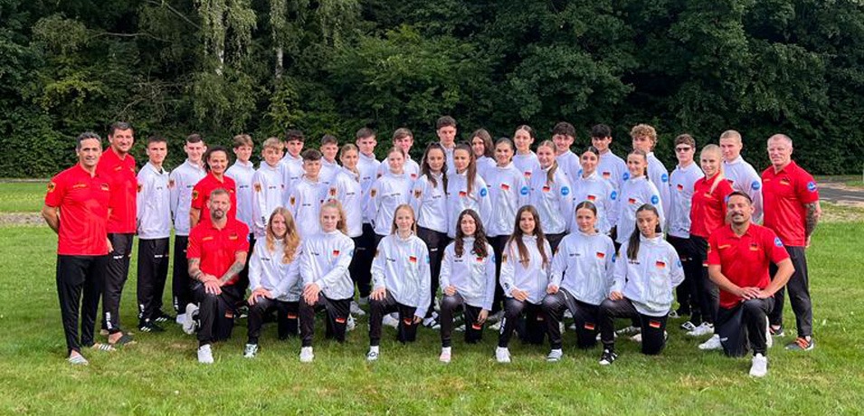 Gruppenbild der Jugend und Junioren in Sensenstein bei den Wettkampfvorbereitungen für die Europameisterschaften im Nachwuchs in Istanbul